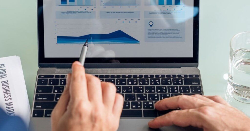 Visualización de un charting en una laptop