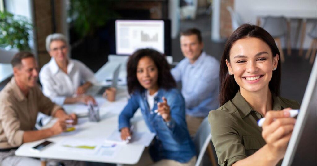 Grupo de empleados en una capacitación